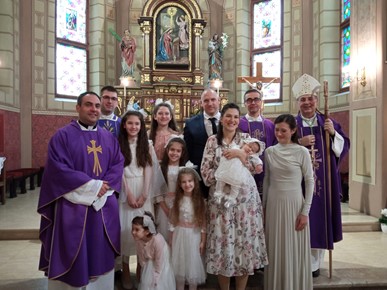 /A/2024/3/C/Biskup Šaško krstio šesto dijete obitelji Brabenec2024 (3).jpeg