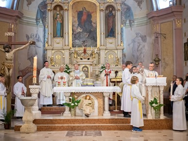 /A/2024/5/A/​Biskup Gorski blagoslovio obnovljenu crkvu Uznesenja Blažene Djevice Marije u Stenjevcu (1).jpg