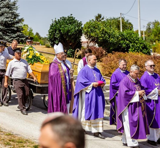 Slavljena misa zadušnica i sprovodni obredi za preminulog mons. Ferdinanda Vražića