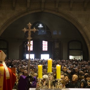 Tisuće hodočasnika u molitvi na grobu blaženog Alojzija Stepinca