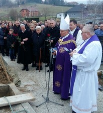 Biskup Pozaić predvodio sprovodne obrede za Antuna Šestaka