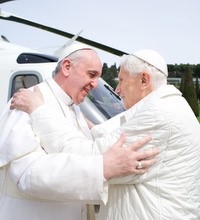 Papa o odnosu s Benediktom XVI. i ulozi žena u Crkvi