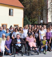 Štićenici Caritasova doma u posjetu župi u Vrapču