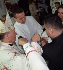 Biskup Pozaić krstio peto dijete obitelji Marijan