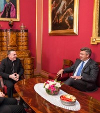 Božićna čestitka kardinala Bozanića Predsjedniku Vlade RH