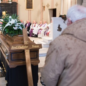 Sprovodni obredi i misa zadušnica za preč. Tomasa