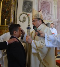Kardinal Bozanić podijelio sakrament svete potvrde u Vinagori