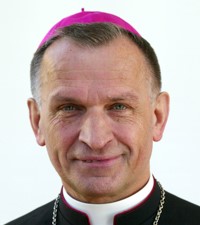 Sveti Otac Franjo prihvatio ostavku pomoćnog biskupa mons. Valentina Pozaića