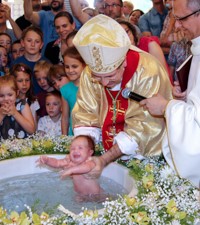 Biskup Šaško krstio sedmo dijete obitelji Medić