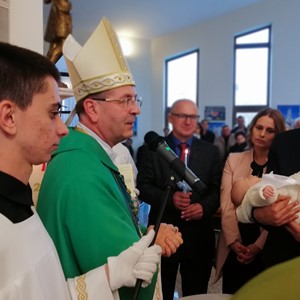 Biskup Šaško krstio peto dijete obitelji Drmić