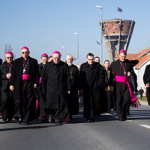 Molitva i zvonjava zvona u spomen na žrtvu Vukovara