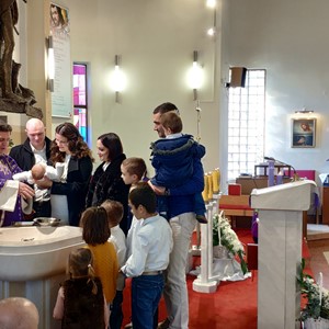 U Sesvetskom Kraljevcu kršteno osmo dijete obitelji Adanić