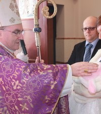 Kardinal Bozanić krstio šesto dijete obitelji Blažević