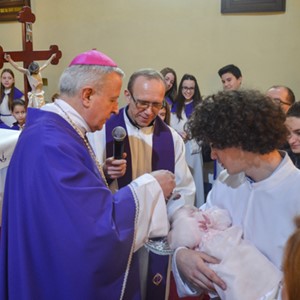 Biskup Gorski krstio peto dijete u obitelji Kolomaz