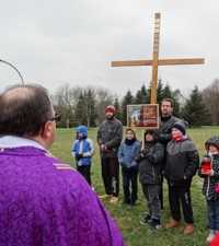 U Karlovcu održan tradicionalni križni put gradskim ulicama 