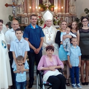 Biskup Pozaić krstio peto dijete obitelji Petroševec