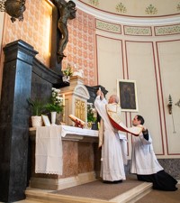 U crkvi Krista Kralja započelo redovito slavljenje svete mise po izvanrednom obliku rimskog obreda 