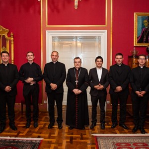 Kardinal Bozanić povjerio službe ovogodišnjim mladomisnicima