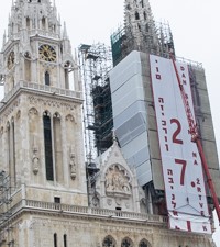 Na tornju katedrale postavljen natpis na hrvatskom i hebrejskom jeziku