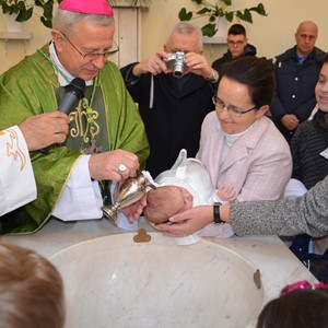 Biskup Gorski krstio osmo dijete obitelji Pavliš