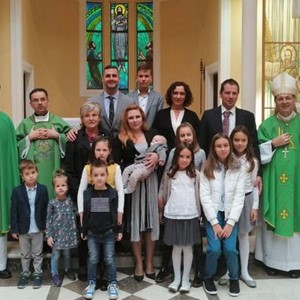 Biskup Šaško krstio Mihaela - peto dijete obitelji Tanje i Alena Culjak