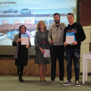 Mate Rimac dodijelio nagradu maturantu Marku Dodiću