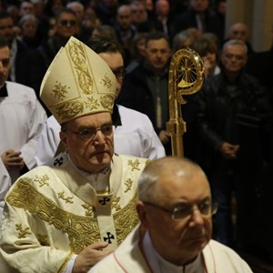 Božićno nas otajstvo vodi do Božje slave, do Božjeg svjetla. To je dar božićne noći!