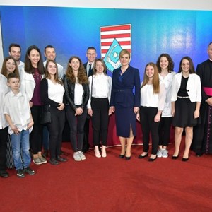 Župni zbor mladih "Agape" dobio godišnje javno priznanje Karlovačke županije za 2018. godinu