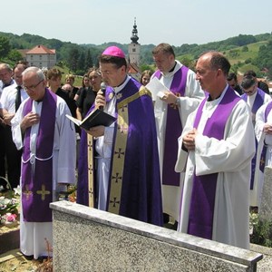 Biskup Šaško predvodio misu zadušnicu te sprovodne obrede za preminulog preč. Franju Glasa