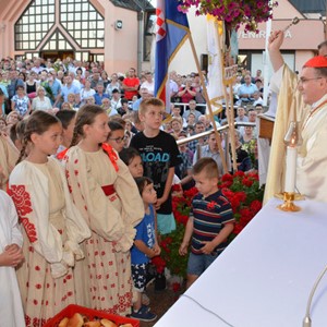  Kardinal Bozanić proglasio "Godinu župe sv. Antuna Padovanskog u Sesvetskim Selima"