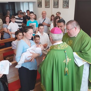 Biskup Gorski krstio osmo dijete u obitelji Abramović