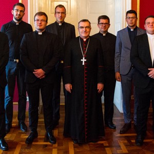 Kardinal Bozanić povjerio službe ovogodišnjim mladomisnicima