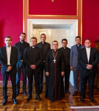 [VIDEO] Kardinal Bozanić mladomisnicima: Prezbiter je onaj koji je poslan u ime Crkve i onaj koji je u službi drugih