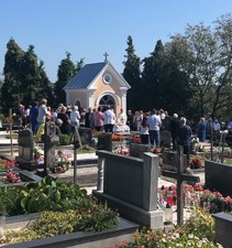 Biskup Jezerinac predvodio misno slavlje i blagoslov novoobnovljene kapelice Gospe Žalosne u Krašiću