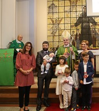 Kardinal Bozanić u Župi sv. Ivana Bosca krstio Šimuna, peto dijete obitelji Hrgetić