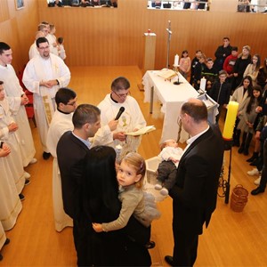 U Župi bl. Ivana Merza u zagrebačkome Španskom na blagdan Krštenja Gospodinova kršteno peto dijete u obitelji Grgić