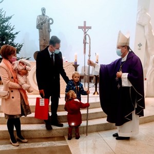 Biskup Šaško krstio Martu Luciju, peto dijete Jelene i Antuna Buklijaš