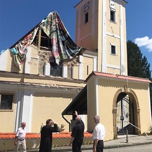Kardinal Bozanić pohodio u potresu teško stradalu župu Čučerje