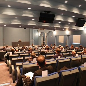 Susret arhiđakona, dekana i svećenika sa službom na Nadbiskupskom duhovnom stolu s kardinalom Bozanićem