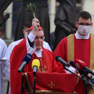 Kardinal Bozanić: "Smrću je završen Kristov ovozemni put, ali tu nije kraj"