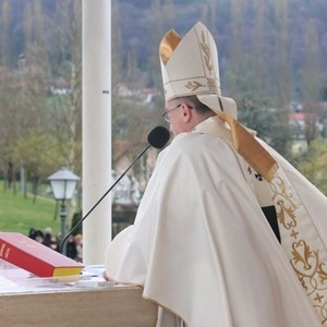 Kardinal Josip Bozanić predslavio je bogoslužja Vazmenog trodnevlja i Vazma