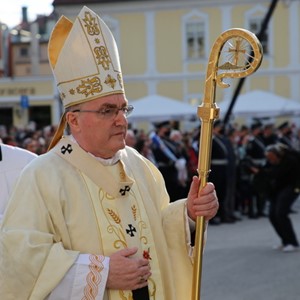 Pozdravni govor kardinala Bozanića na početku proslave Majke Božje od Kamenitih vrata