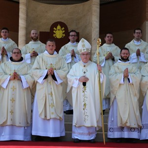 Kardinal Bozanić zaredio desetoricu svećenika