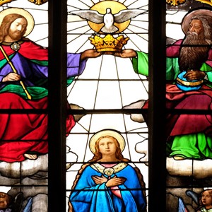 Vitraji zagrebačke katedrale: Uznesenje Blažene Djevice Marije na nebo