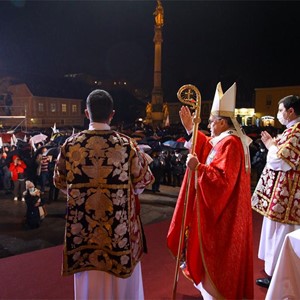 Kardinal Bozanić predvodi euharistijsko slavlje na Stepinčevo ispred zagrebačke prvostolnice