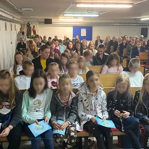 Djeca i mladi u Jelkovcu uključili se u molitvenu inicijativu "Milijun djece mole krunicu za jedinstvo i mir"