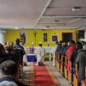 Sveta misa i euharistijsko klanjanje za mir u Ukrajini u Župi sv. Ivana Pavla II. u Jelkovcu