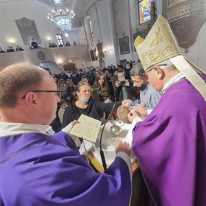 Biskup Gorski krstio Niku, peto dijete u obitelji Bubalo