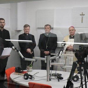 Biskup Gorski blagoslovio novouređeni radijski studio Hrvatskoga katoličkog sveučilišta
