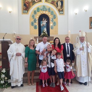 Biskup Šaško krstio Emanuela, peto dijete u obitelji Lacković
